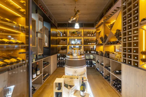 Cave à Vin_Hôtel Macchi_Châtel