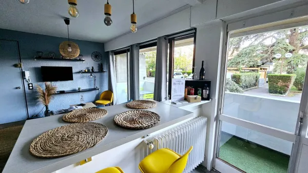Salon depuis la cuisine