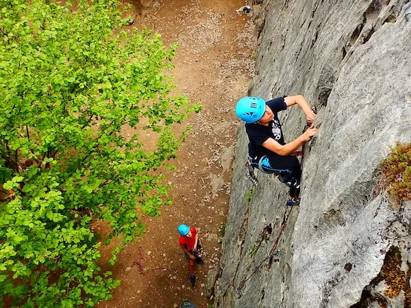 Cours collectif escalade en demi-journée par Monté Médio