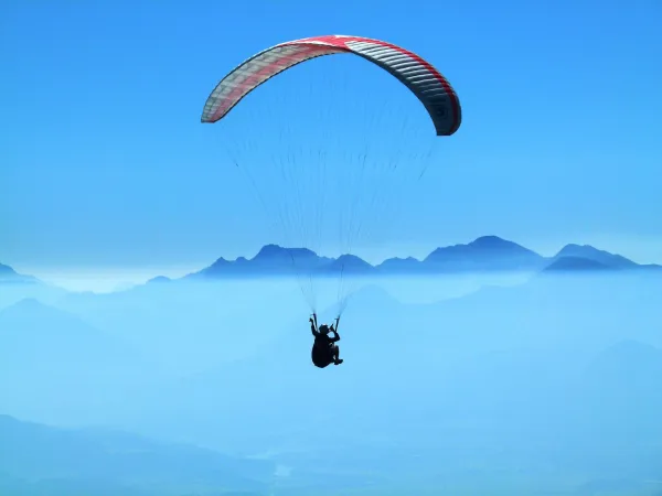 Découverte du parapente : séance pente école et vol biplace avec Xavier guide du Bureau Montagne de Passy
