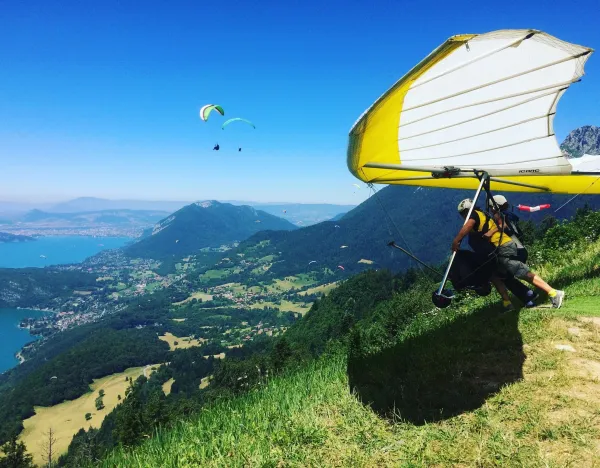 décollage deltaplane lac Annecy