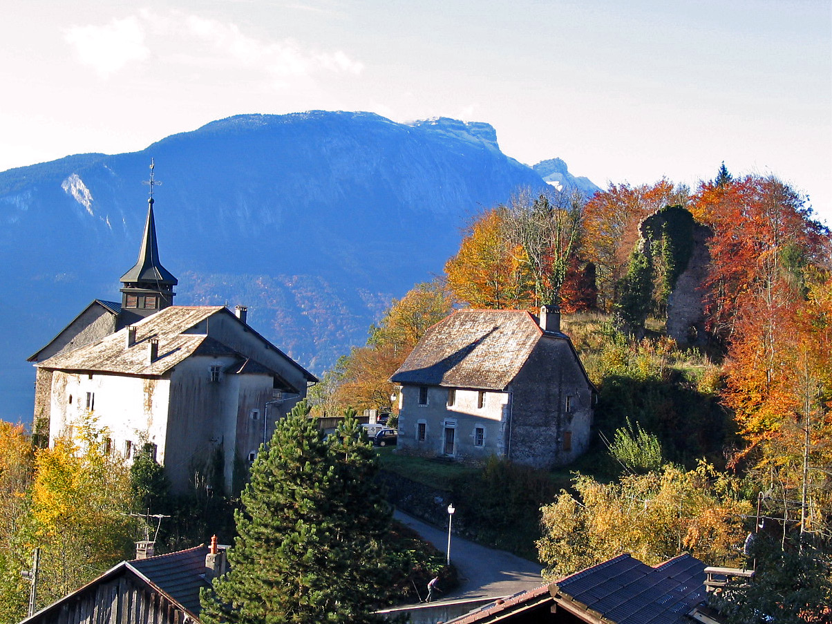 Eglise et Presbytère de Châtillon Sur Cluses à Châtillon-sur-Cluses