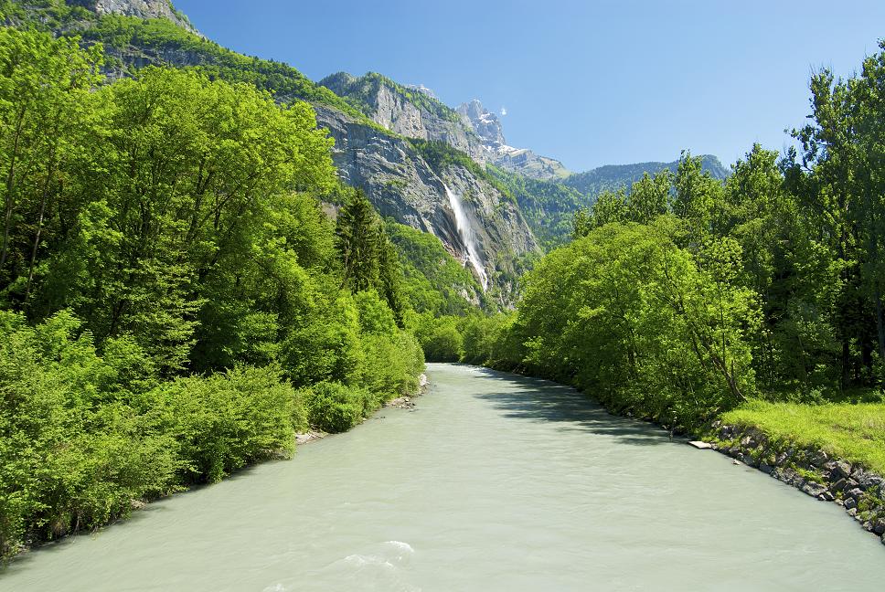 L'Arve et la cascade d'Arpenaz
