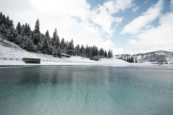 Le lac des Queysets en hiver