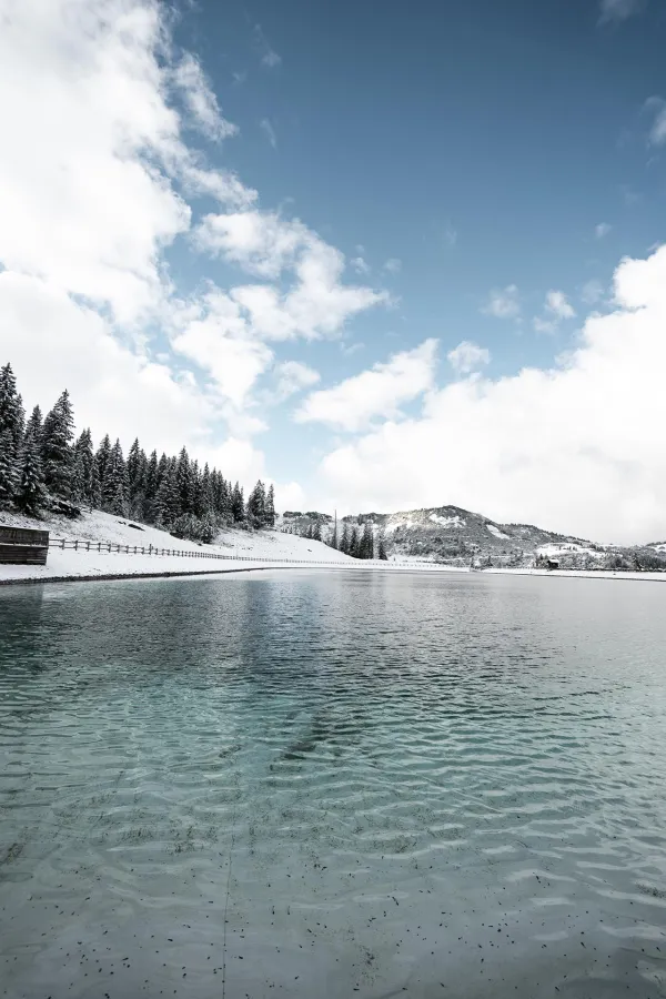 Le lac des Queysets en hiver