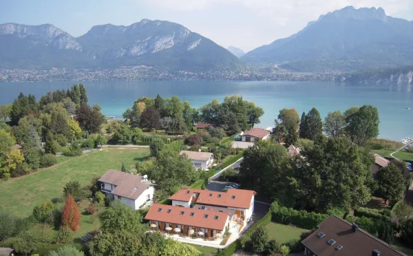 L'Aurore du Lac ***