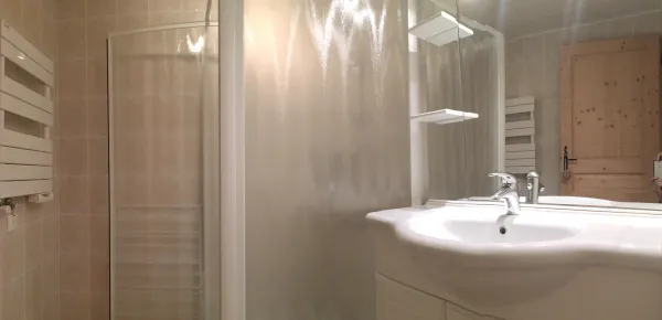 salle de bain appartement le nant-large