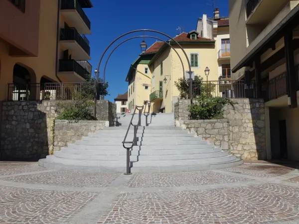 Place Nevière à côté de l'immeuble