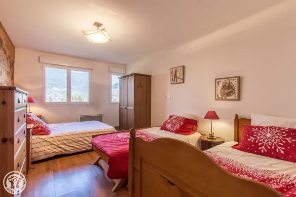 Chambre Marcelly 4 personnes 1 lit double et 2 lits simples