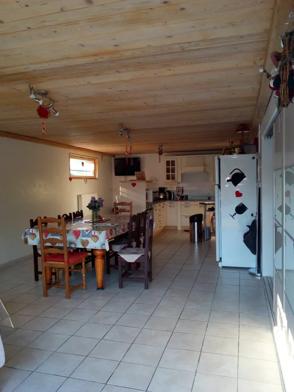 Vue depuis l'entrée, salle de séjour