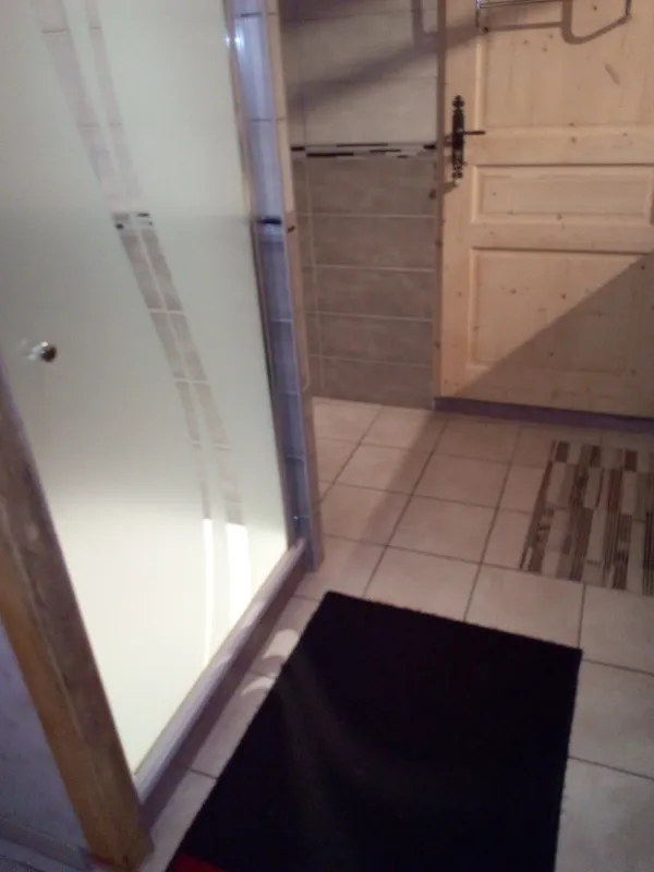 Espace devant la douche