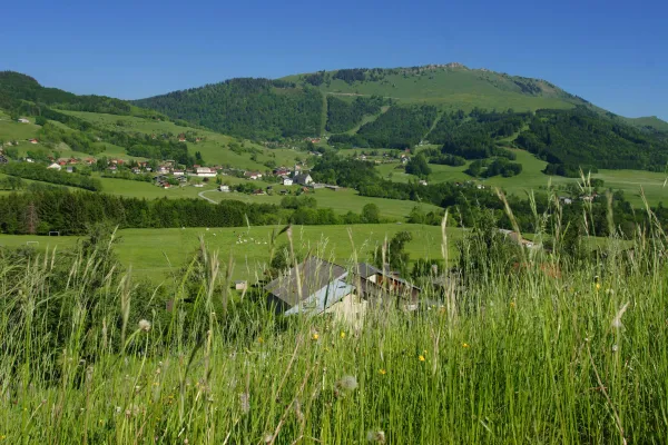 Vue sur le village d'Habère-Poche depuis le Col de Cou