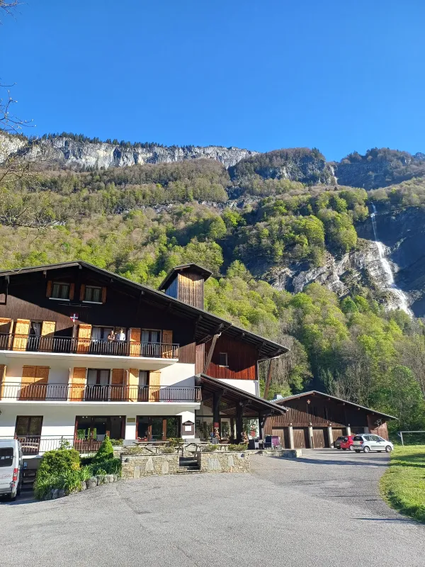 Hôtel** & Centre de Montagne Le Choucas