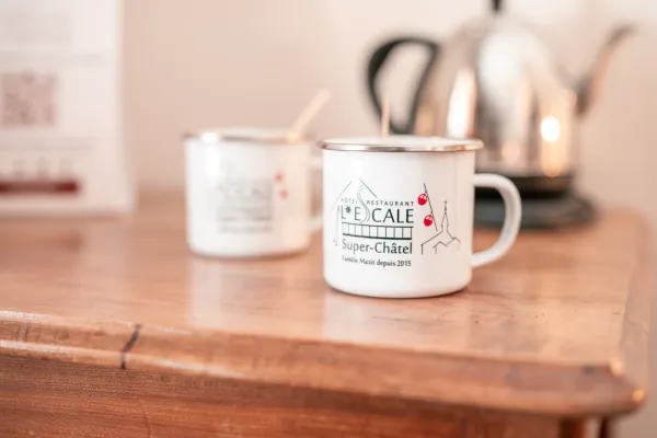 Tasses et bouilloire