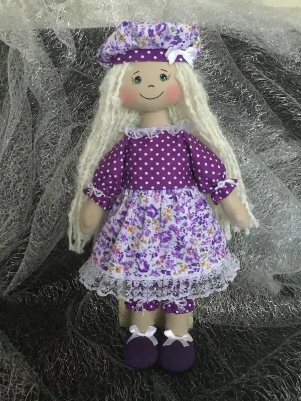 poupée de chiffon mauve