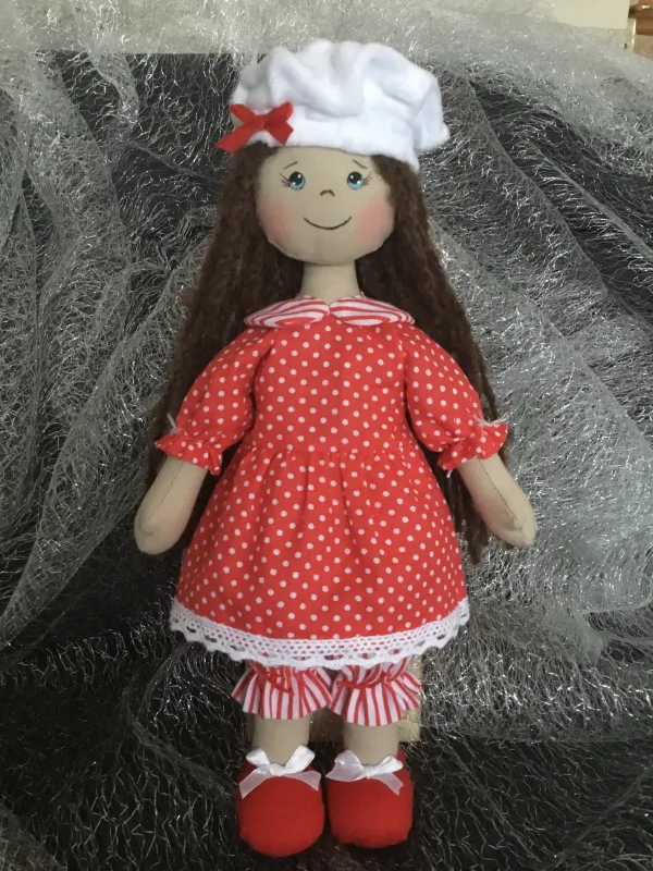 poupée de chiffon rouge