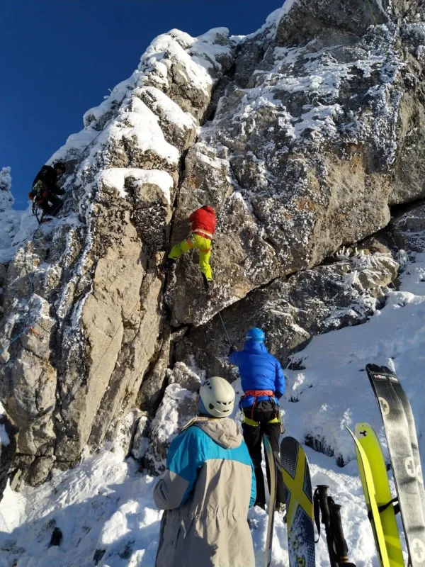 Initiation et perfectionnement à l'alpinisme hivernal