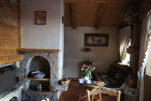 Séjour avec cheminée/Living room with fire place-Merisier-Le Grand-Bornand