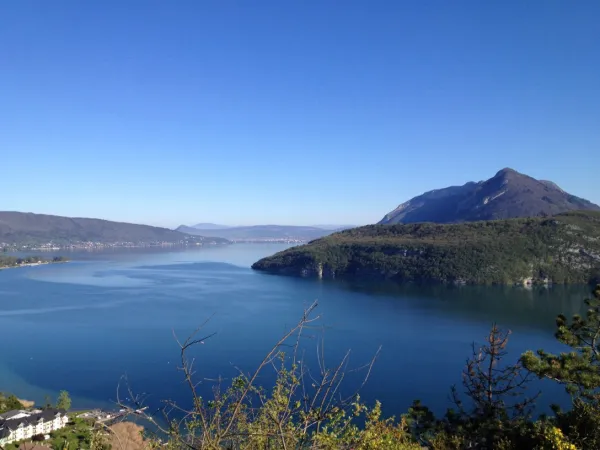 Panorama sur le lac