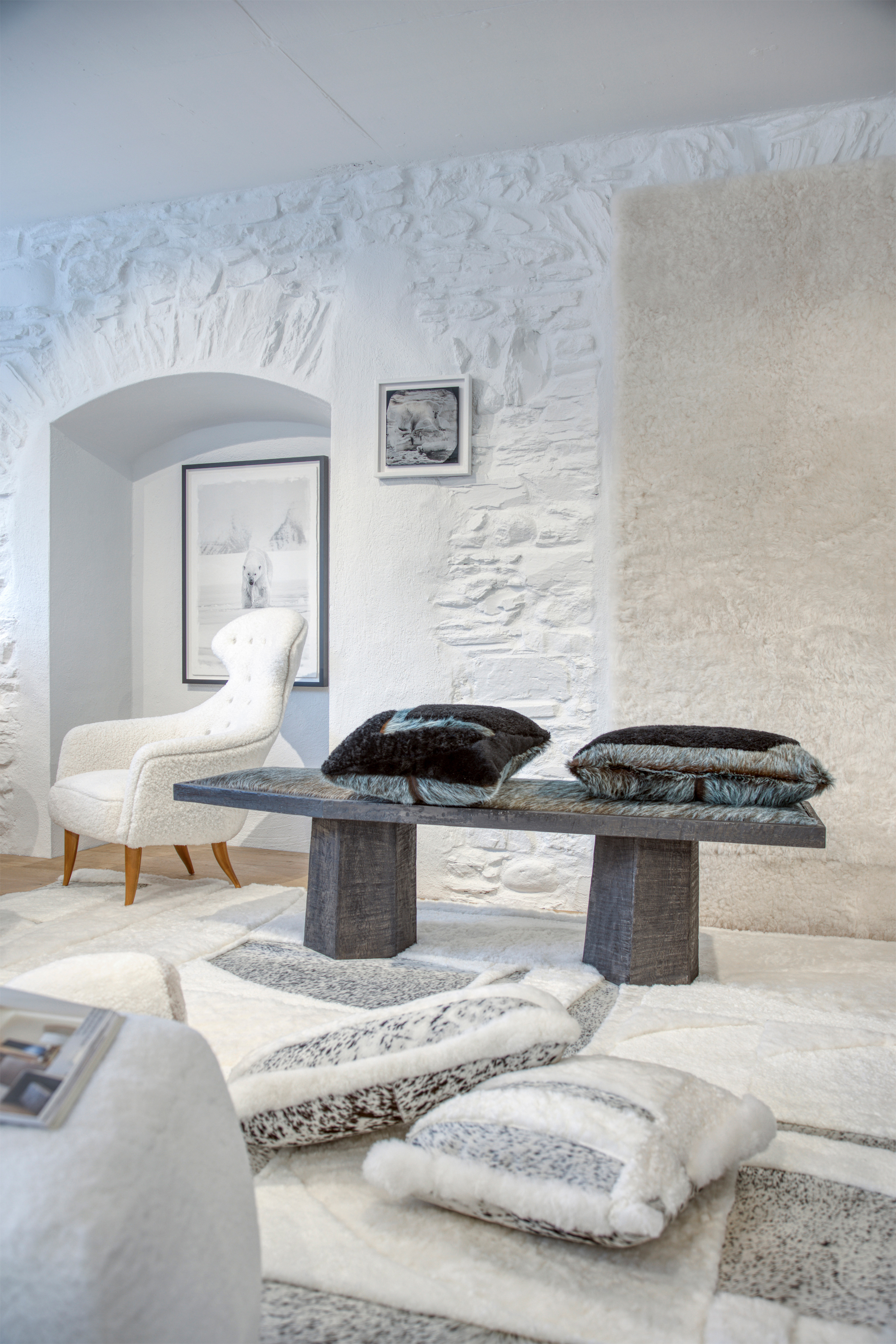 Tapis, Plaids, Coussin, Bancs haut de gamme, des créations signées Norki pour la décoration de votre chalet.